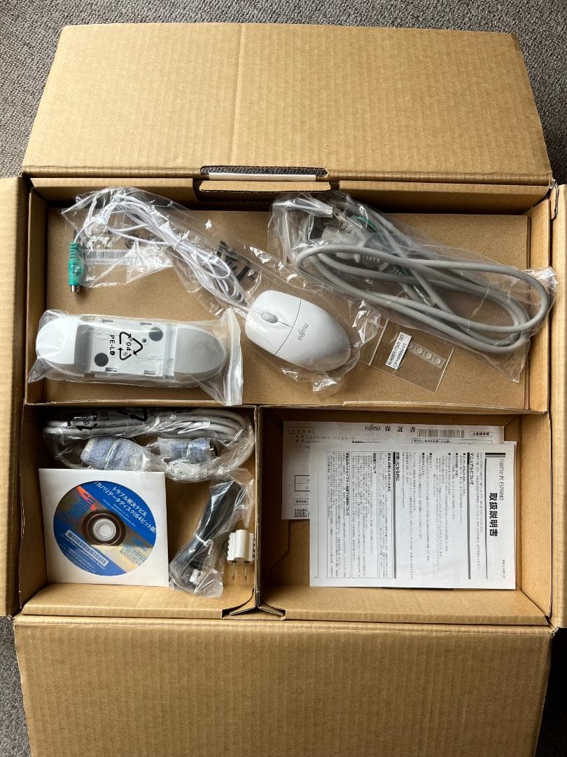 デスクトップパソコン　ESPRIMO FMV-D583/ K