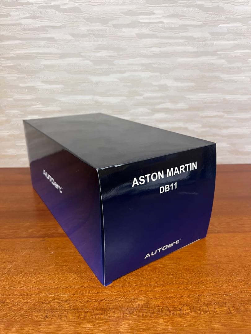 No517 ミニカー1/18箱あり ASTON MARTIN DB11
