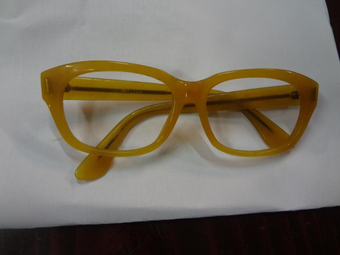 黄色い　めがねフレーム