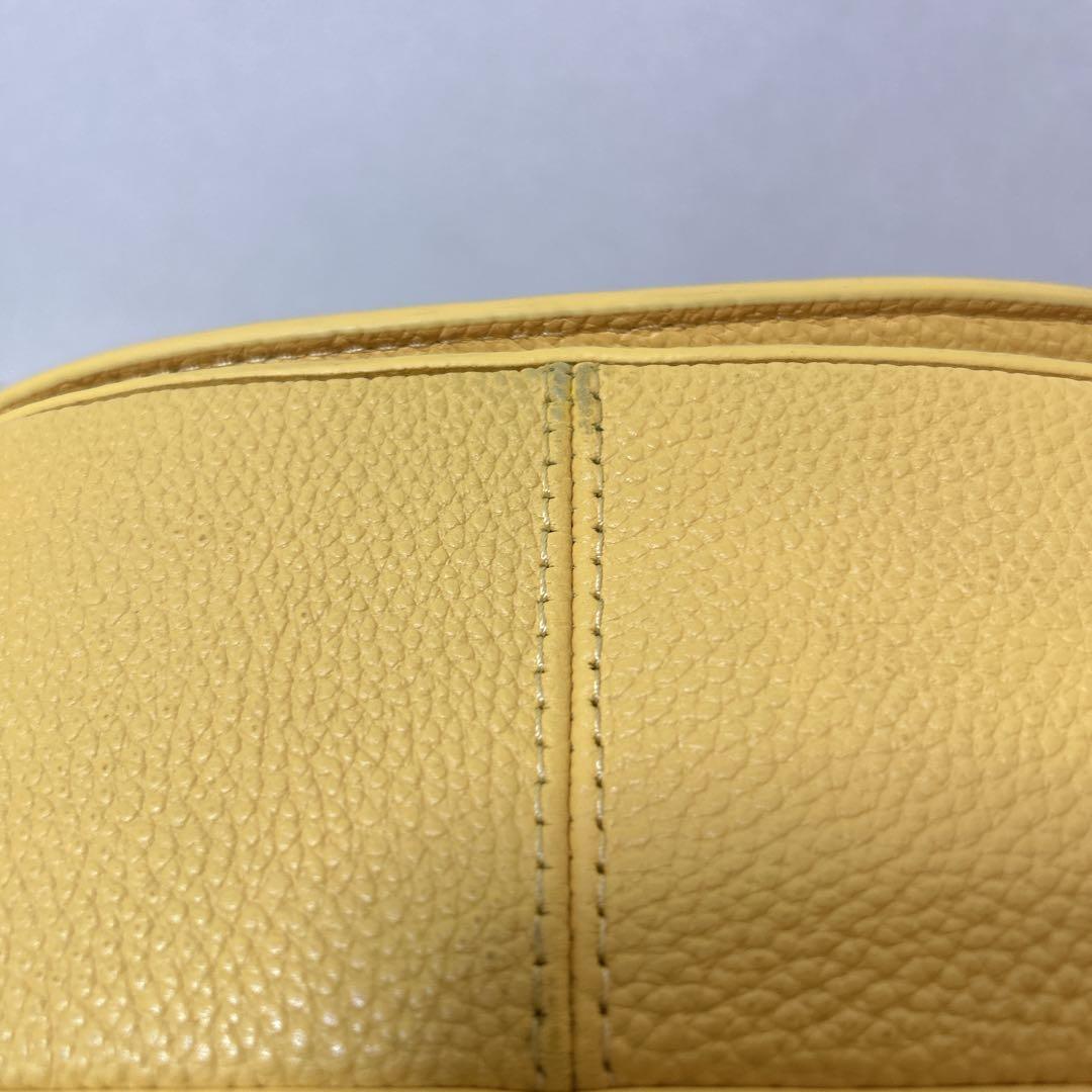 【新品】　タグ付き　コールハーン　ショルダーバッグ　黄色　牛革