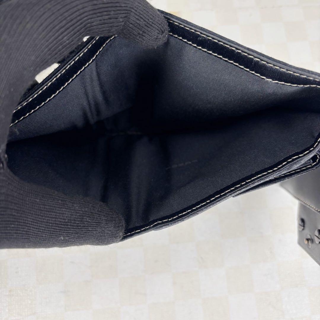 極美品　FENDI フェンディ　財布　二つ折り　M05