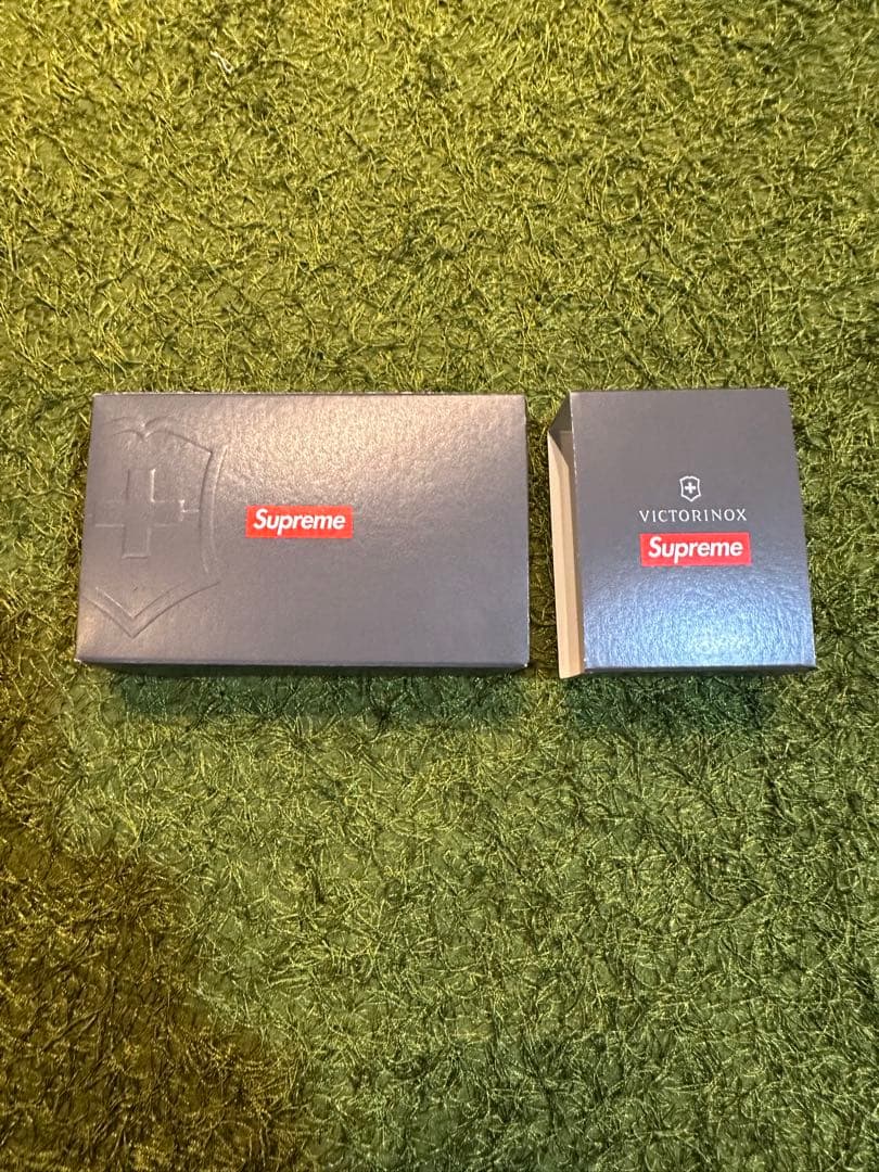 小物 komomoSUPREME Victorinox classic knif