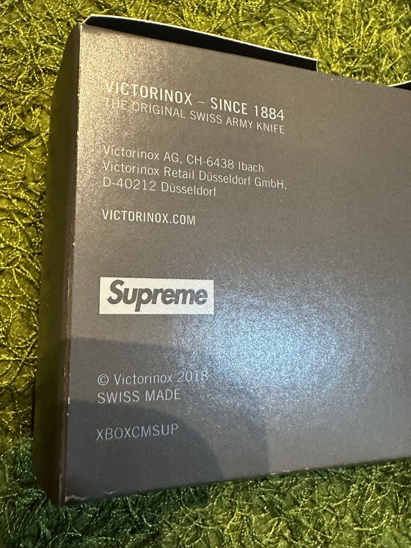 小物 komomoSUPREME Victorinox classic knif