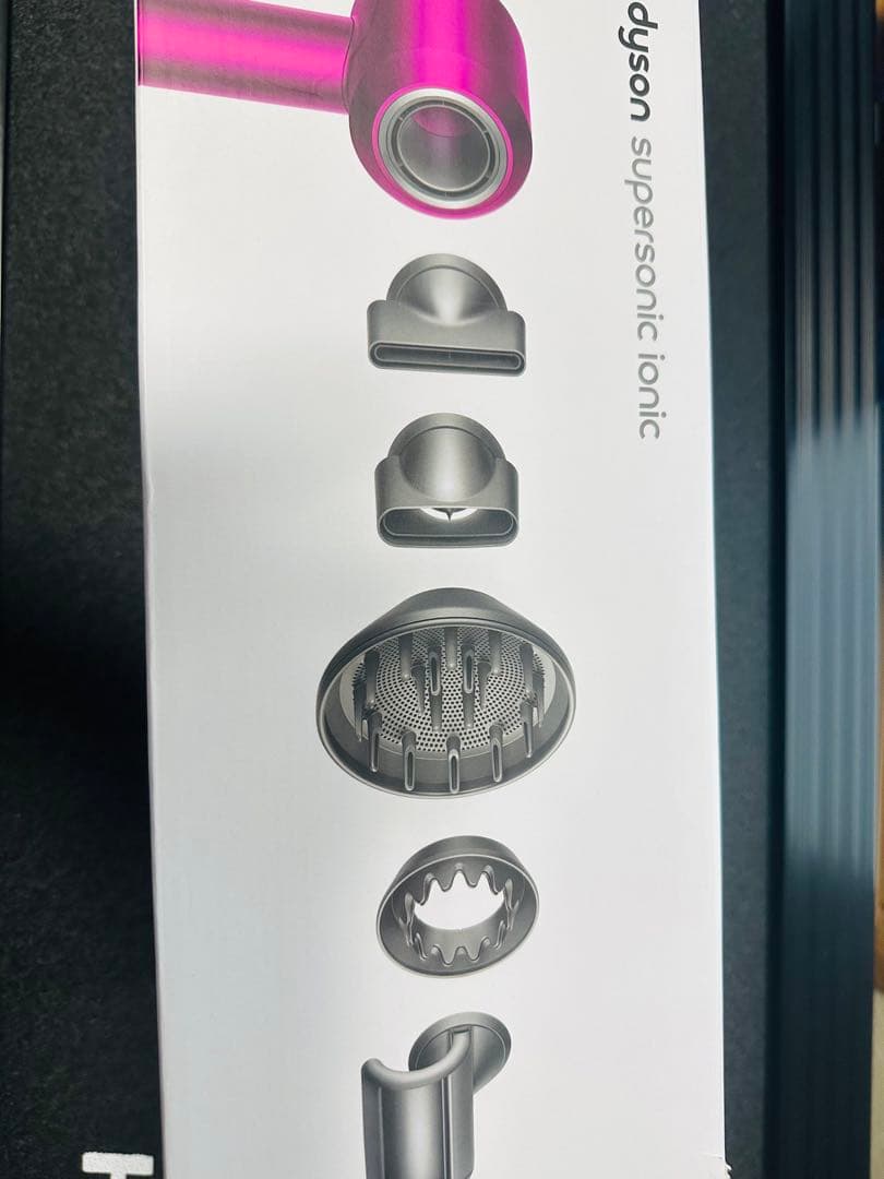 メルカリ市値下げDyson ドライヤー ブラック本体新品未使用