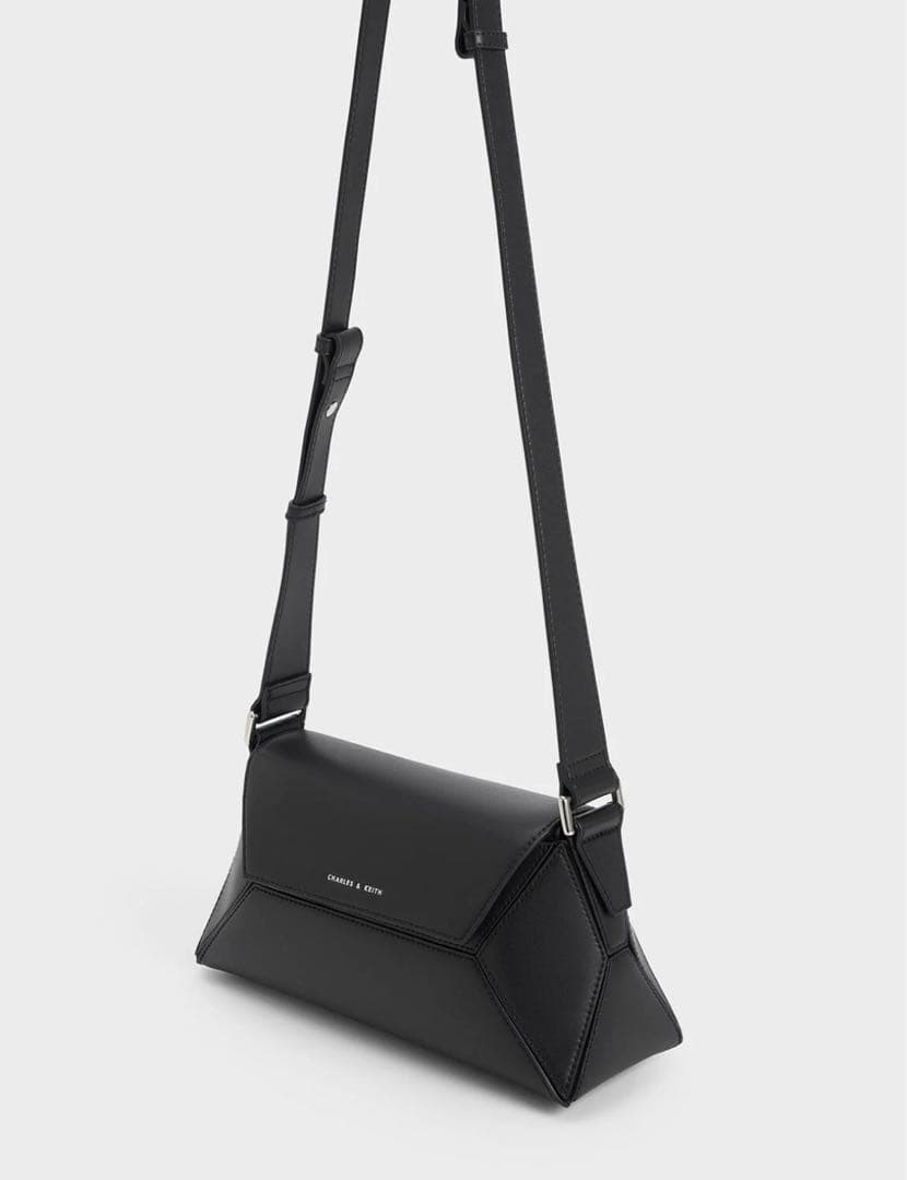 CHARLES & KEITH Nasrin ナスリン　ショルダーバッグ