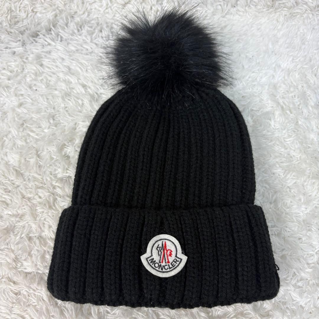 Moncler モンクレールブラック ポンポンニット帽 リアルファー付き