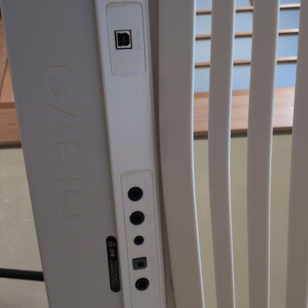 USED　CASIO カシオ　LK208光ナビゲーション　キーボード　電子ピアノ