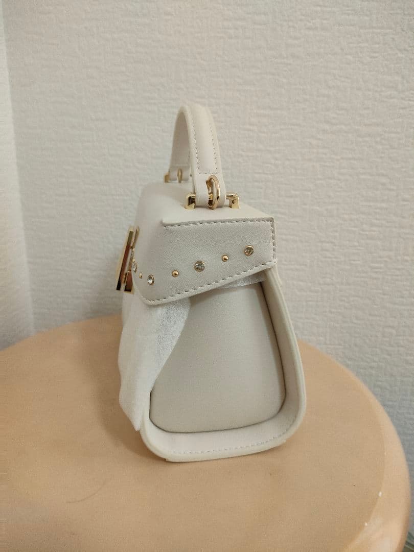 【新品未使用】セルフォード リュタンビジュースタッズポシェット アイボリー