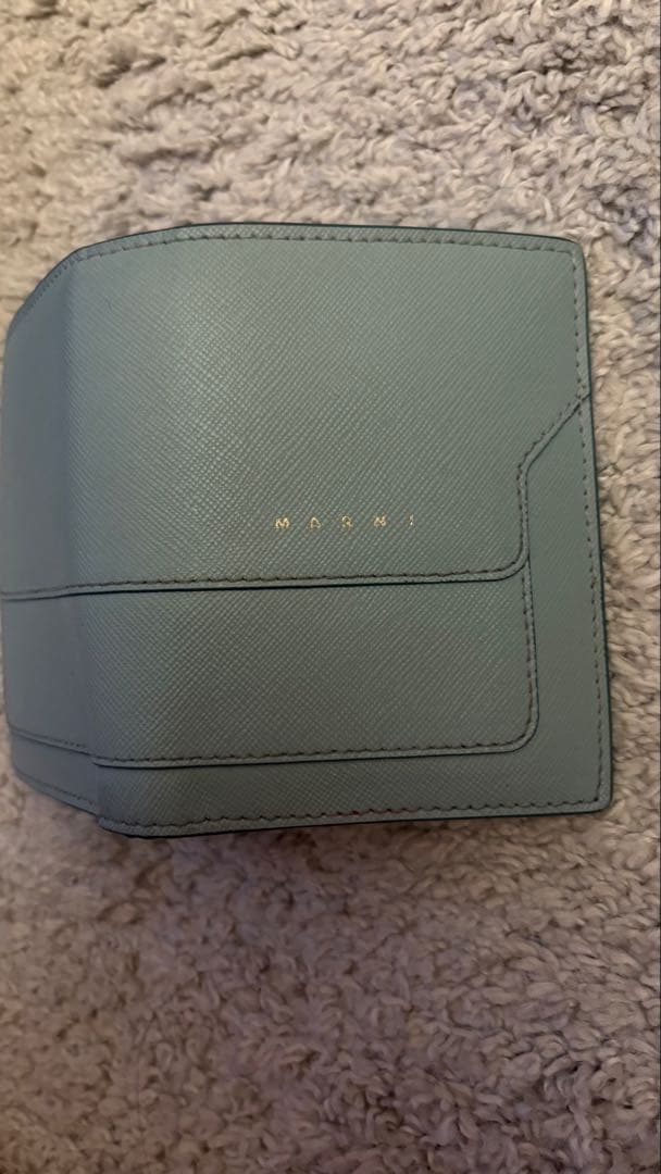 1月限定値下げ！入手困難！marni水色 二つ折り財布