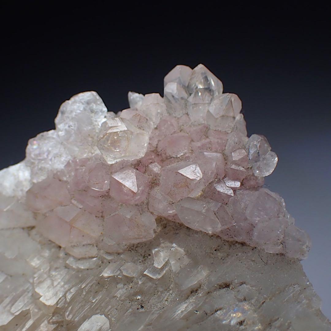 【ブラジル/ミナスジェライス産】ローズクォーツクラスター