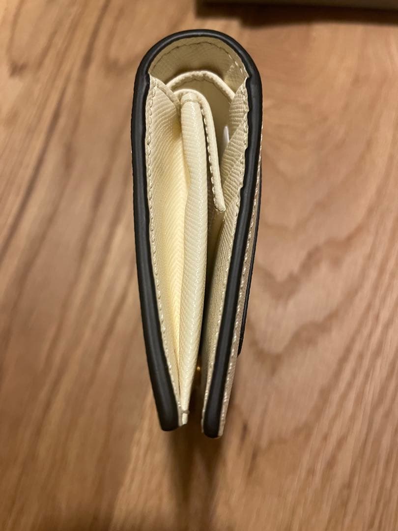 【新品・未使用】マルニ 二つ折り財布 MARNI