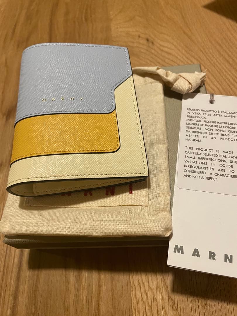 【新品・未使用】マルニ 二つ折り財布 MARNI