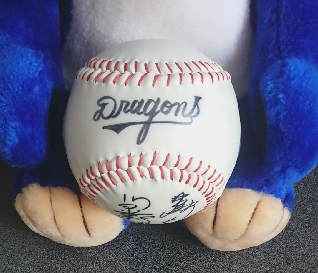 因縁？『ナゴヤ10.8』関係選手・寄せ書き直筆サイン入り初期ドアラぬいぐるみ