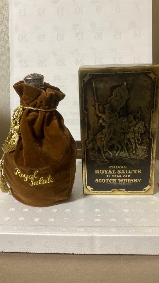 Chivas  Salute 21年 スコッチウイスキー(茶)