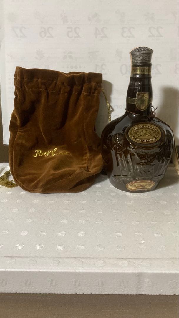 Chivas  Salute 21年 スコッチウイスキー(茶)