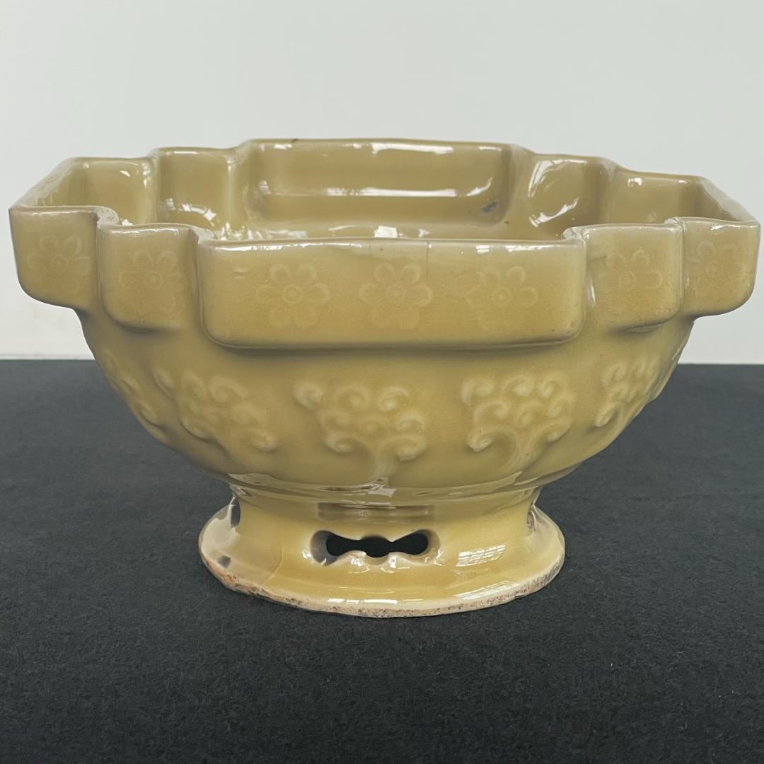 三田青磁 江戸後期 霊芝雲文 青海波陽刻 青磁 台鉢 鉢 盃洗 菓子器 王地山焼