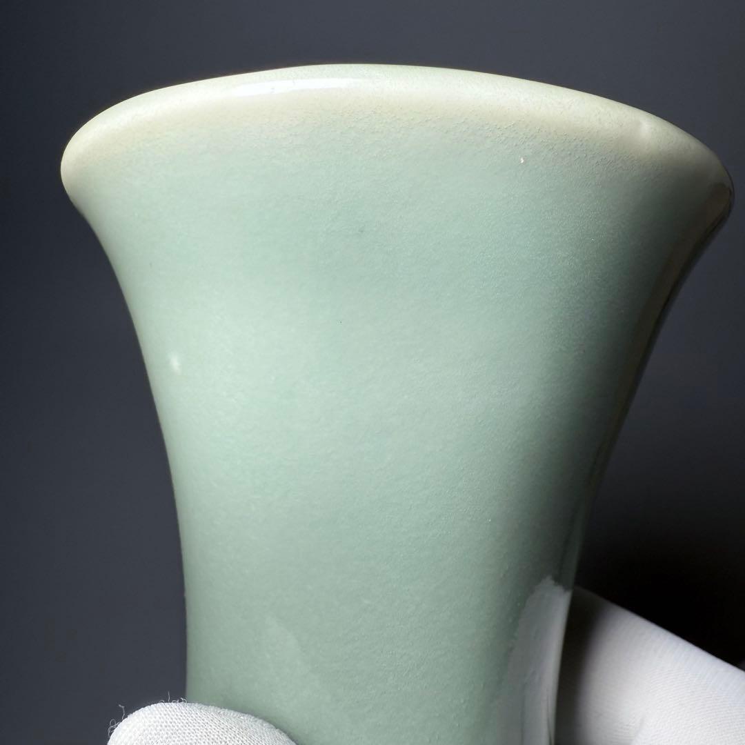 後期鍋島　青磁筒形花生　蒐集家放出品　特注共箱付　同手図録掲載品　最高峰の造形美