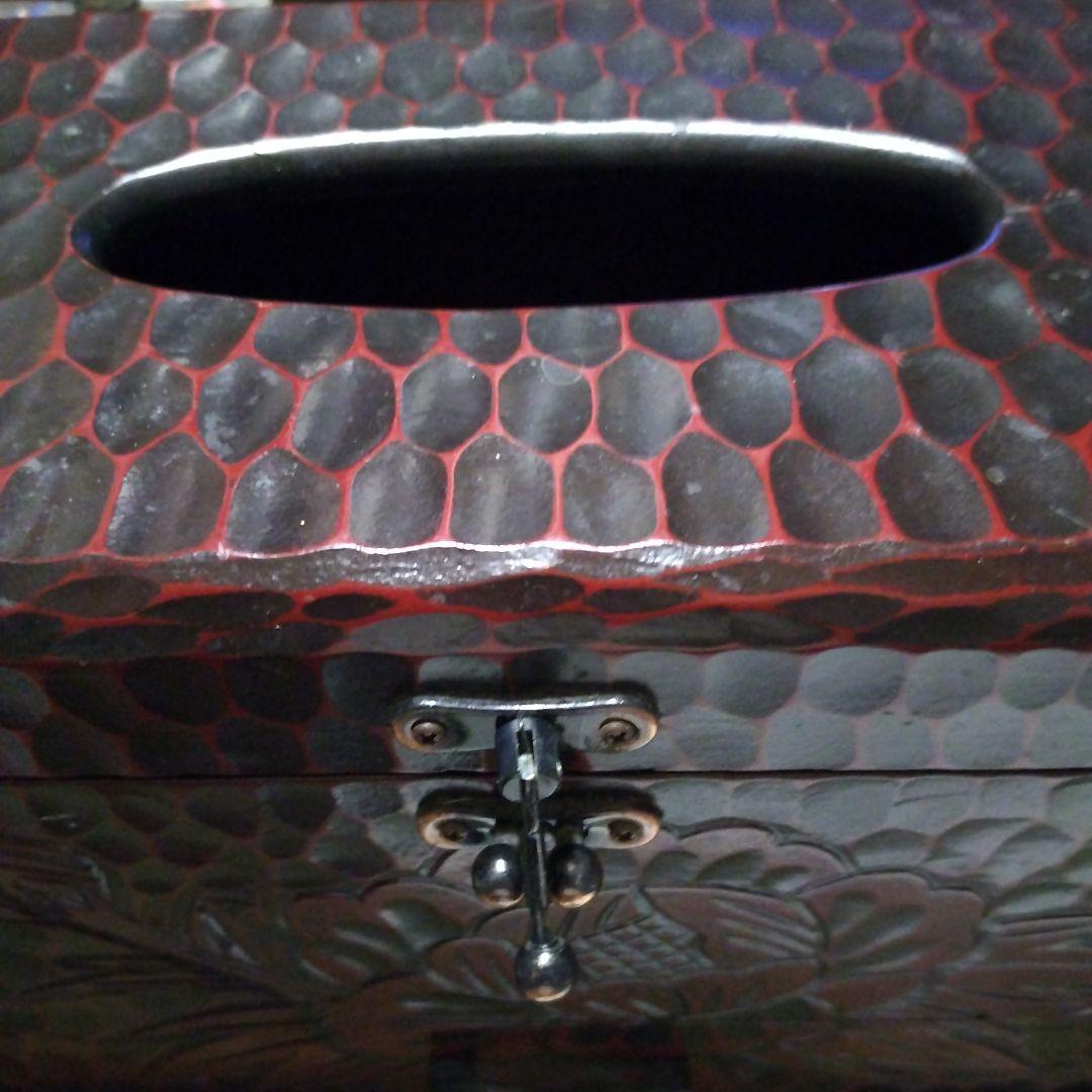 鎌倉彫木製ティッシュボックス 赤黒波模様