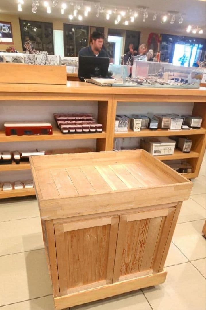 【送料込み】木製キャビネット・サイドボード　収納　DIY台