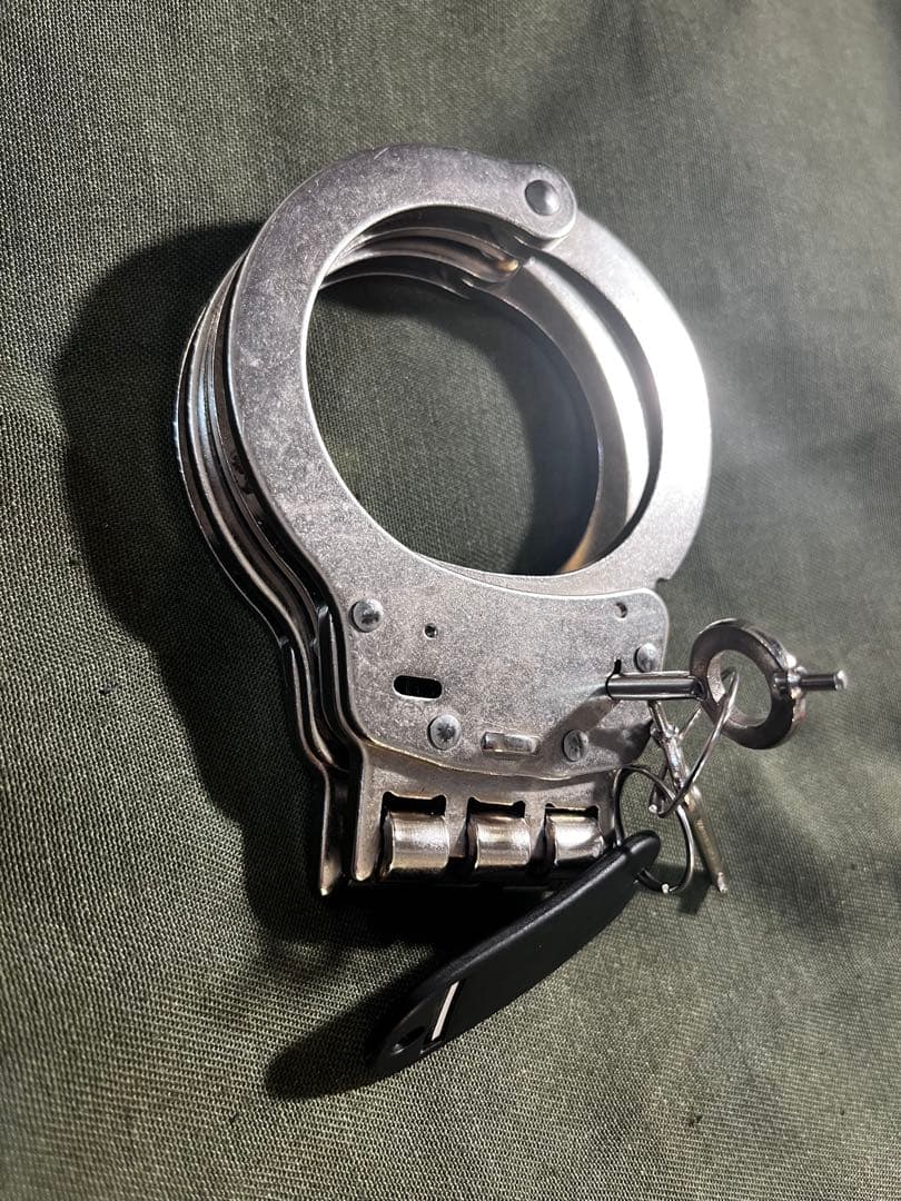 土日限定特価★米国製手錠 Smith & Wesson M300ー1