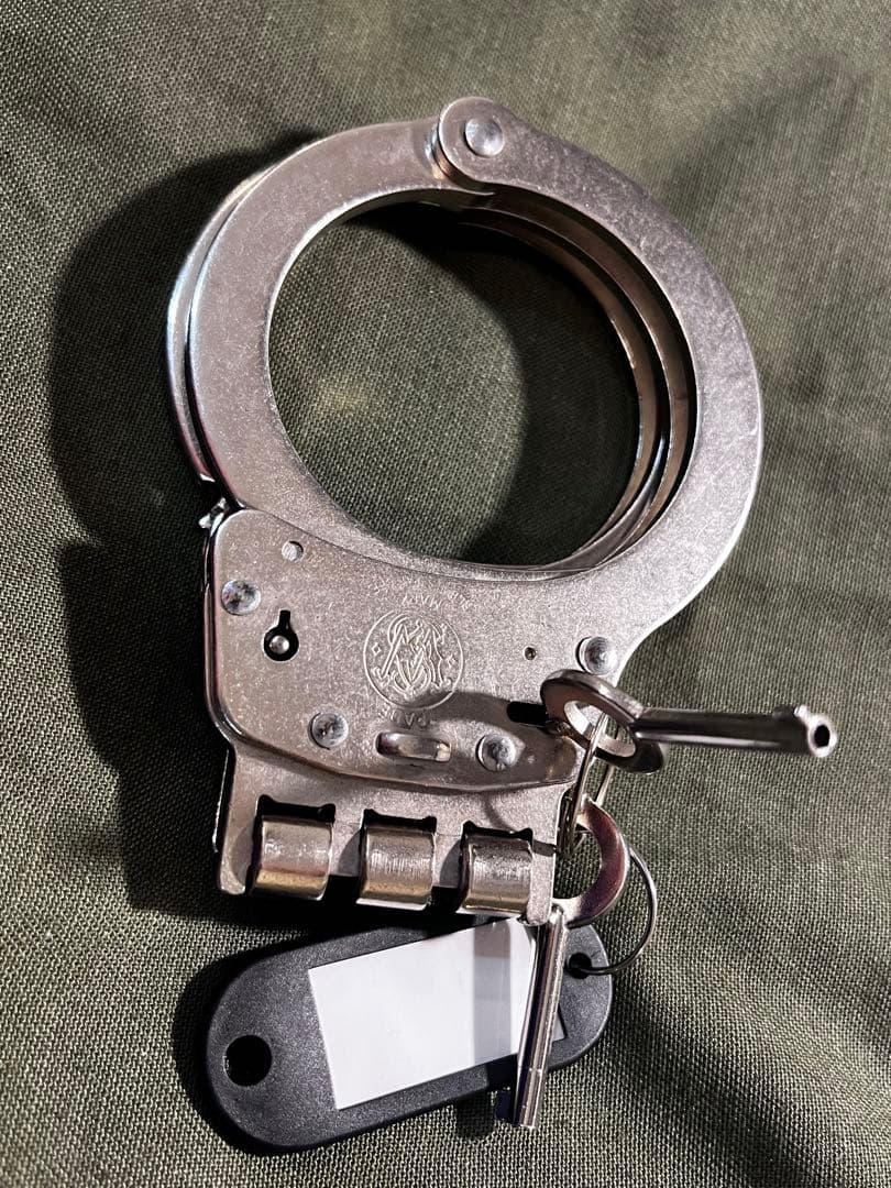 土日限定特価★米国製手錠 Smith & Wesson M300ー1