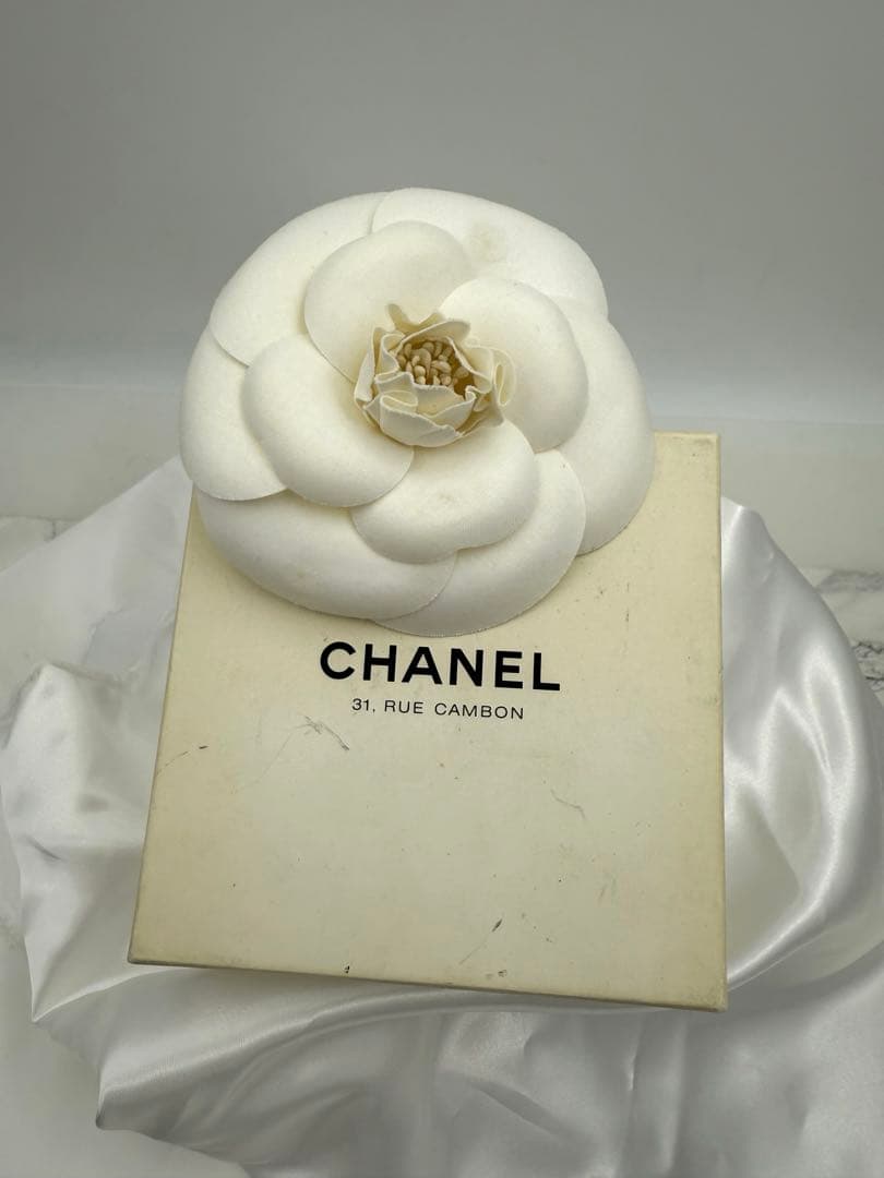CHANEL シャネル カメリア フラワー コサージュ ブローチ　箱付　豆あり
