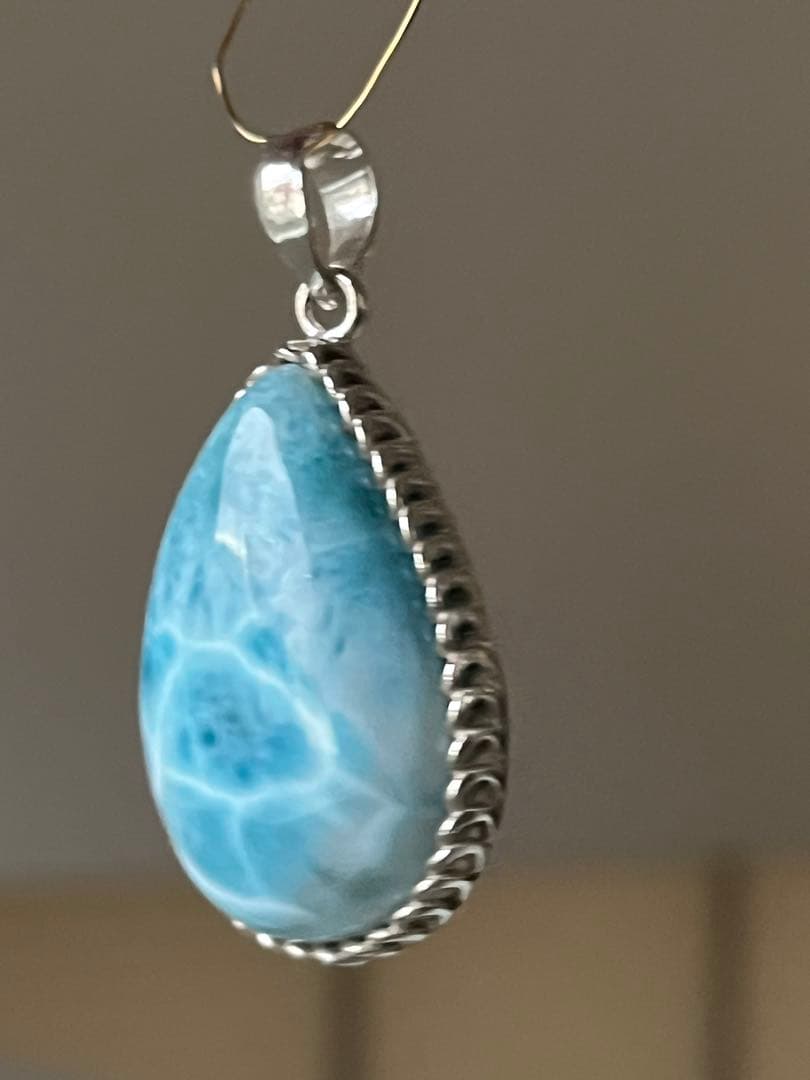 天然石☆高品質！ラリマーしずく型ペンダントトップ☆シルバーワク付き☆模様が美しい