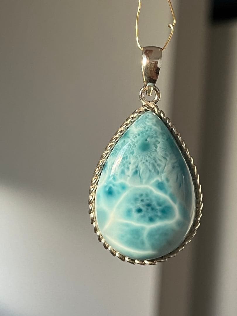 天然石☆高品質！ラリマーしずく型ペンダントトップ☆シルバーワク付き☆模様が美しい