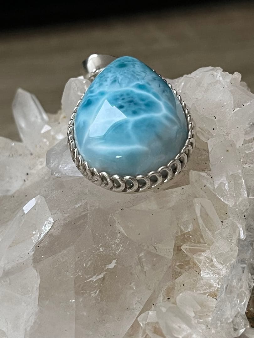 天然石☆高品質！ラリマーしずく型ペンダントトップ☆シルバーワク付き☆模様が美しい