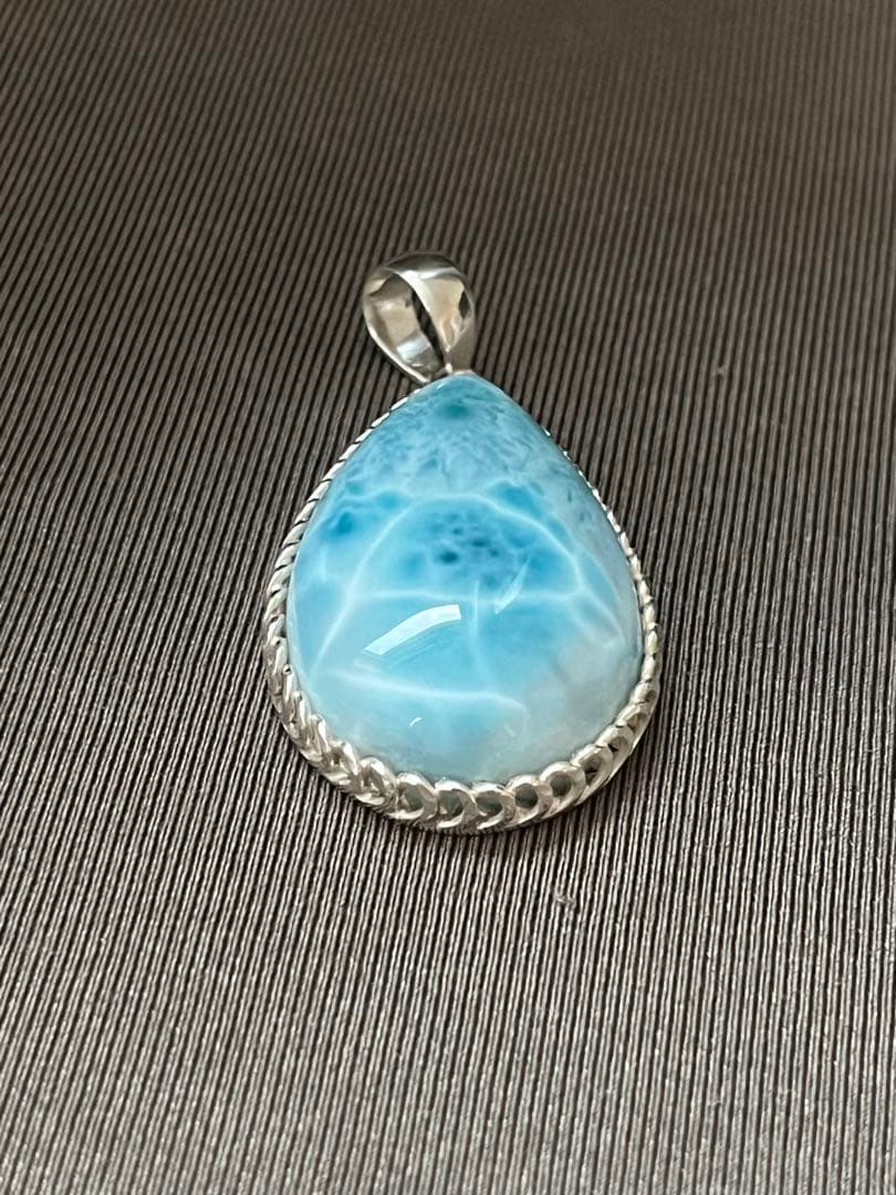 天然石☆高品質！ラリマーしずく型ペンダントトップ☆シルバーワク付き☆模様が美しい