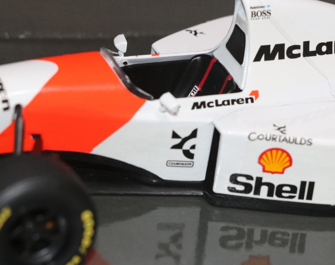 貴重ビックスケール１／1８　マクラーレン・コレクション　マクラーレンMP4／8