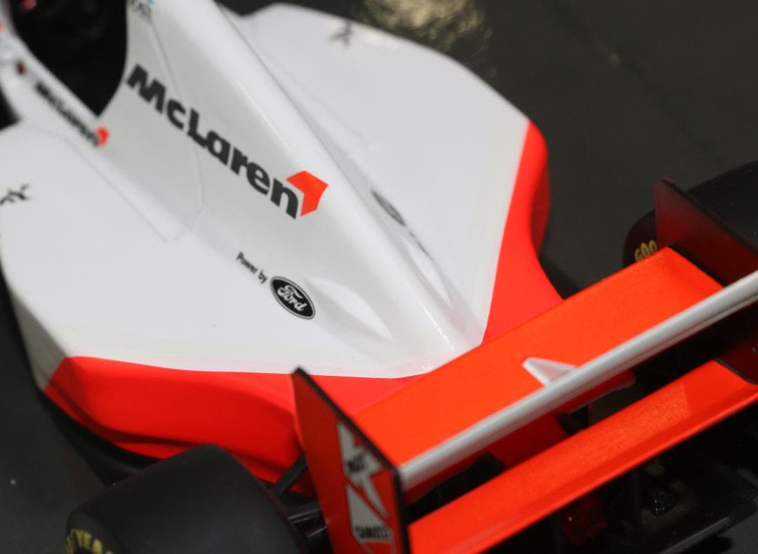 貴重ビックスケール１／1８　マクラーレン・コレクション　マクラーレンMP4／8