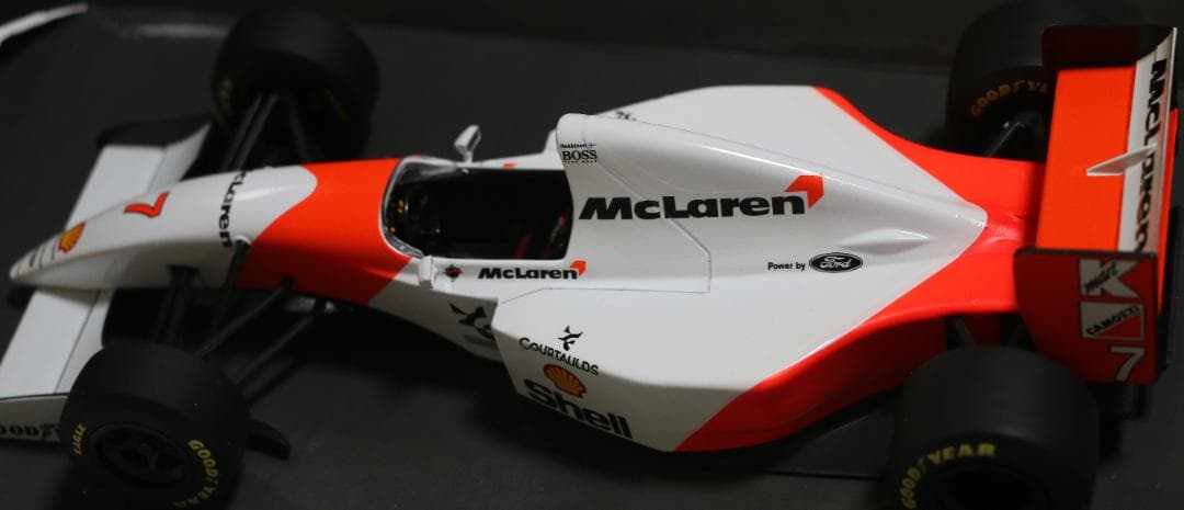 貴重ビックスケール１／1８　マクラーレン・コレクション　マクラーレンMP4／8