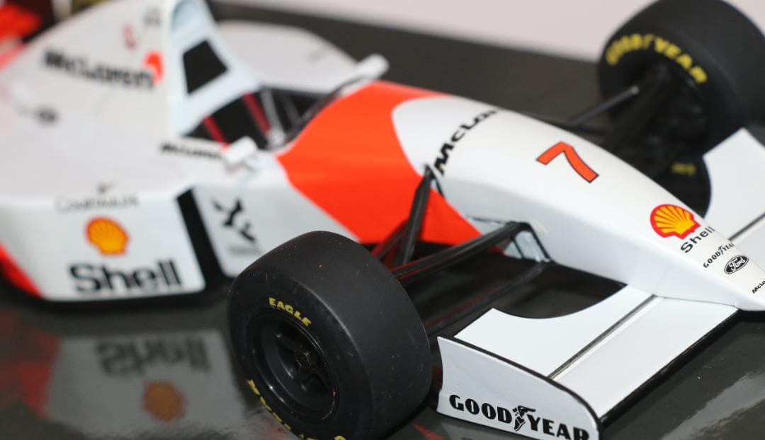 貴重ビックスケール１／1８　マクラーレン・コレクション　マクラーレンMP4／8