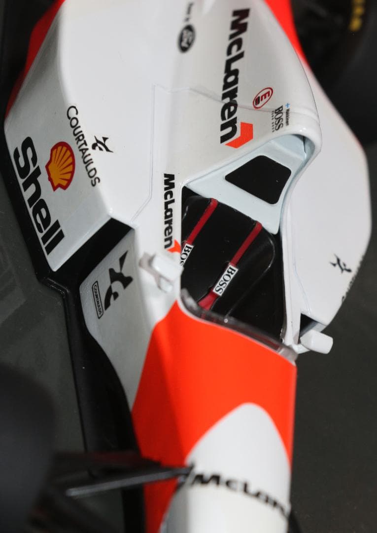 貴重ビックスケール１／1８　マクラーレン・コレクション　マクラーレンMP4／8