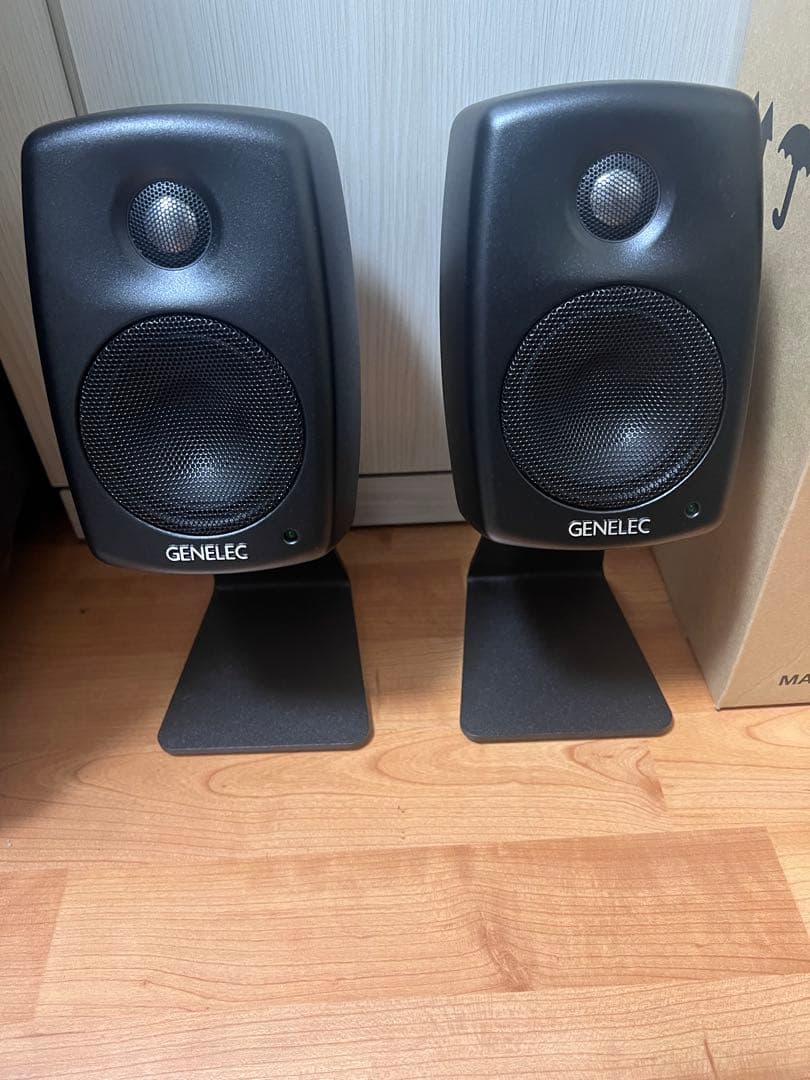 GENELEC 8010A モニタースピーカー 純正スタンド付き　ブラック
