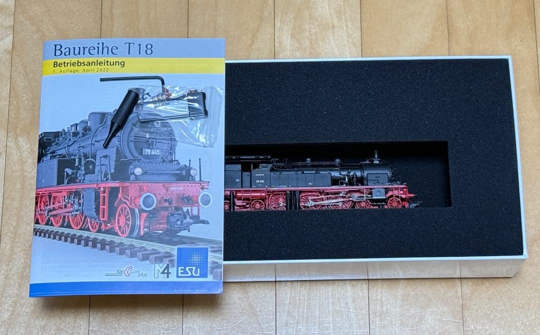 ESU31183　ドイツ T18蒸気機関車　AC/DC切替可　ほぼ新品