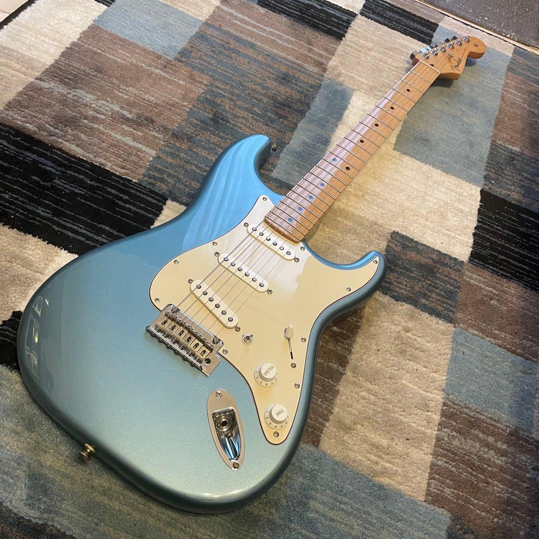 Fender Player Stratocaster バッファー内蔵　ロックペグ