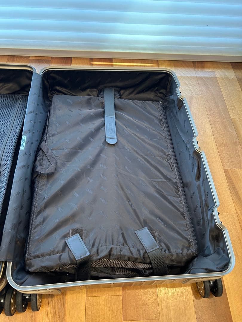 た*い様 リモワ　トパーズ　チタニウム82リットル　RIMOWA