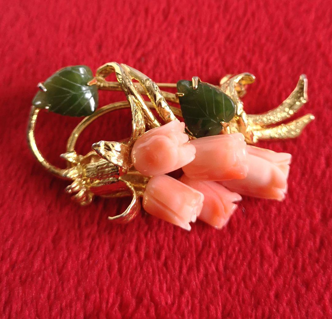 ビンテージ ブローチ 美品 ピンク珊瑚 翡翠 彫刻 チューリップ モチーフ