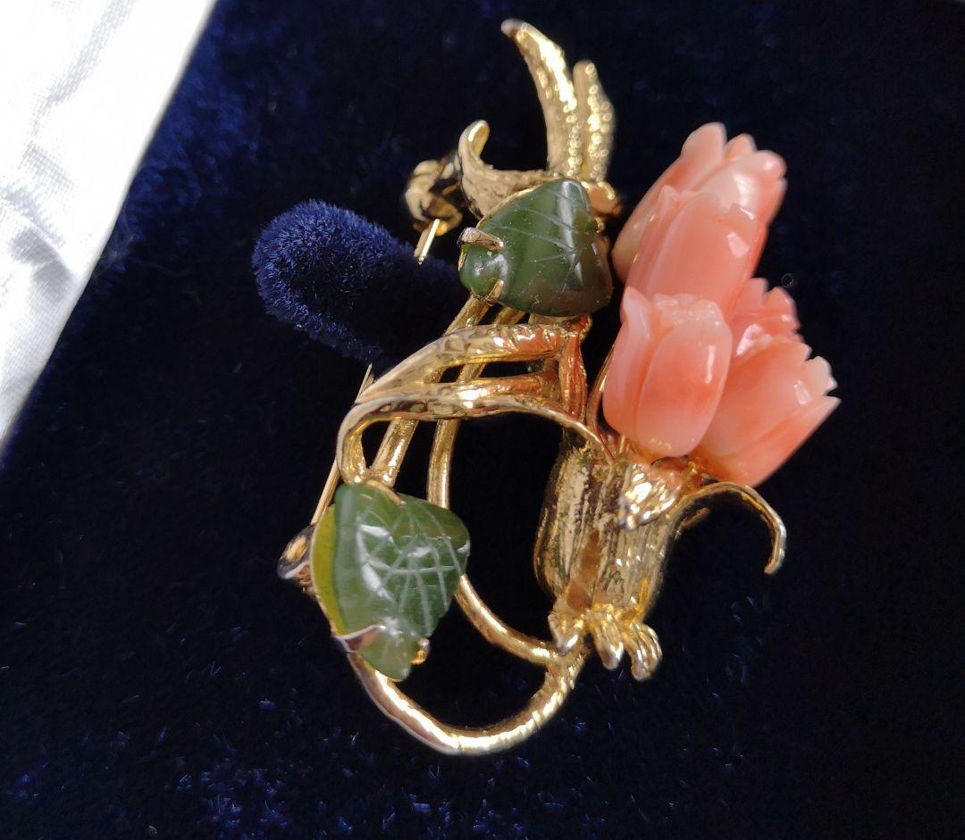 ビンテージ ブローチ 美品 ピンク珊瑚 翡翠 彫刻 チューリップ モチーフ