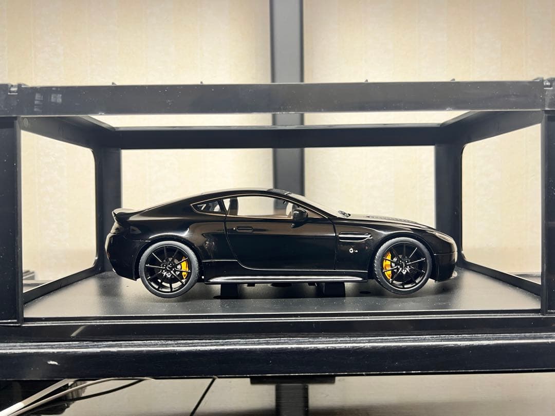 1/18 オートアート アストンマーチン V12ヴァンテージS