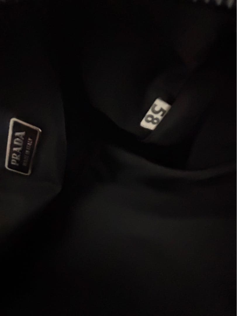最終価格値下げ不可極美品PRADAバックアクセサリーポーチ　NERO58