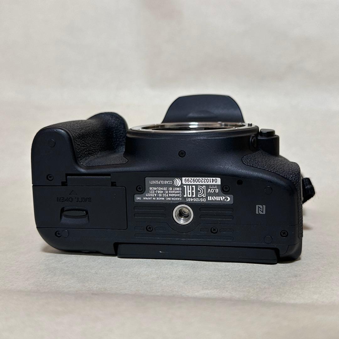 キャノン EOS8000D + 18-135 IS STM バッテリー4個付