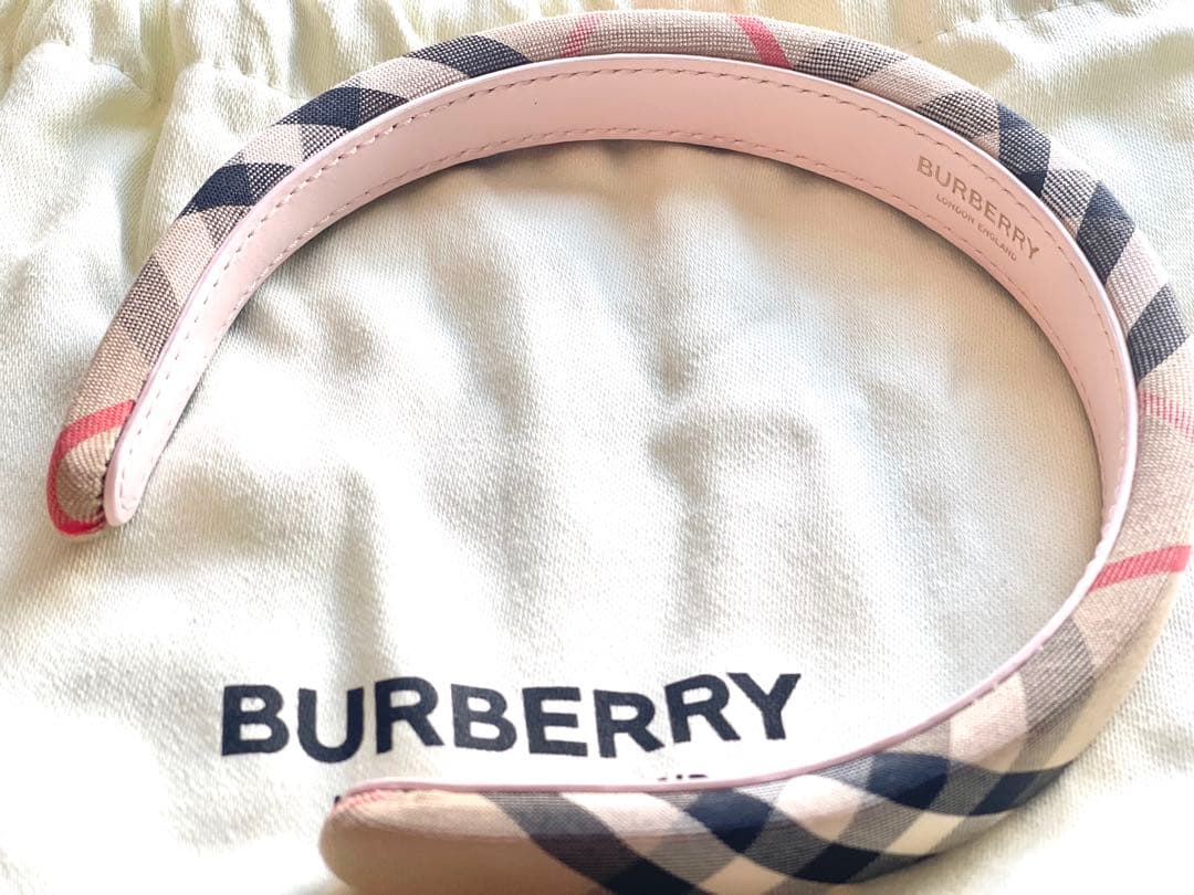 新品　未使用　バーバリー　カチューシャ　タグ付き　袋付き　ヘアバンド