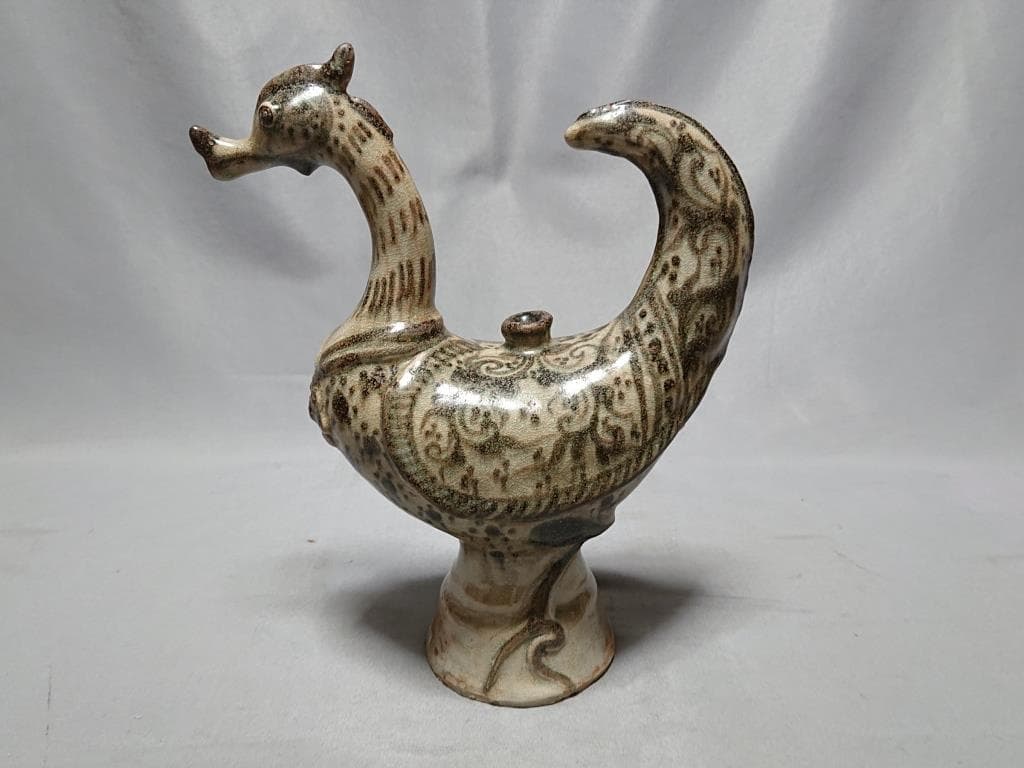 コレクター収集品　タイ　カロン鉄絵 唐草紋 クジャク形　水注15～16世紀