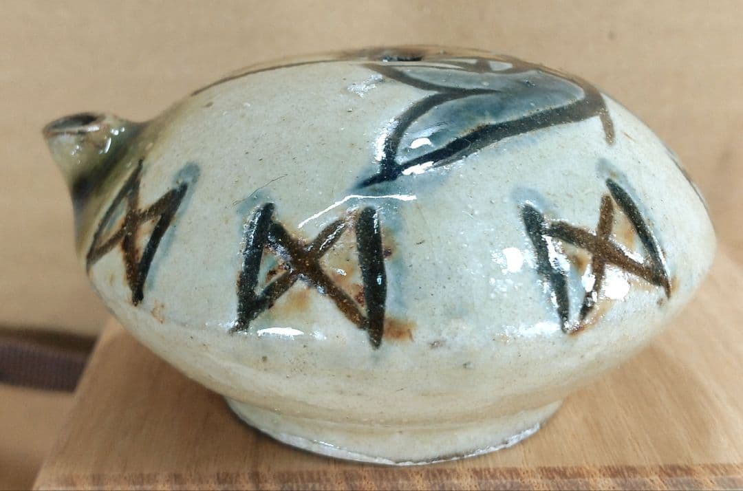 最高傑作【本物保証】金城次郎 水滴 共箱(本人書付）栞 笑魚紋水滴 ヤチムン壷焼