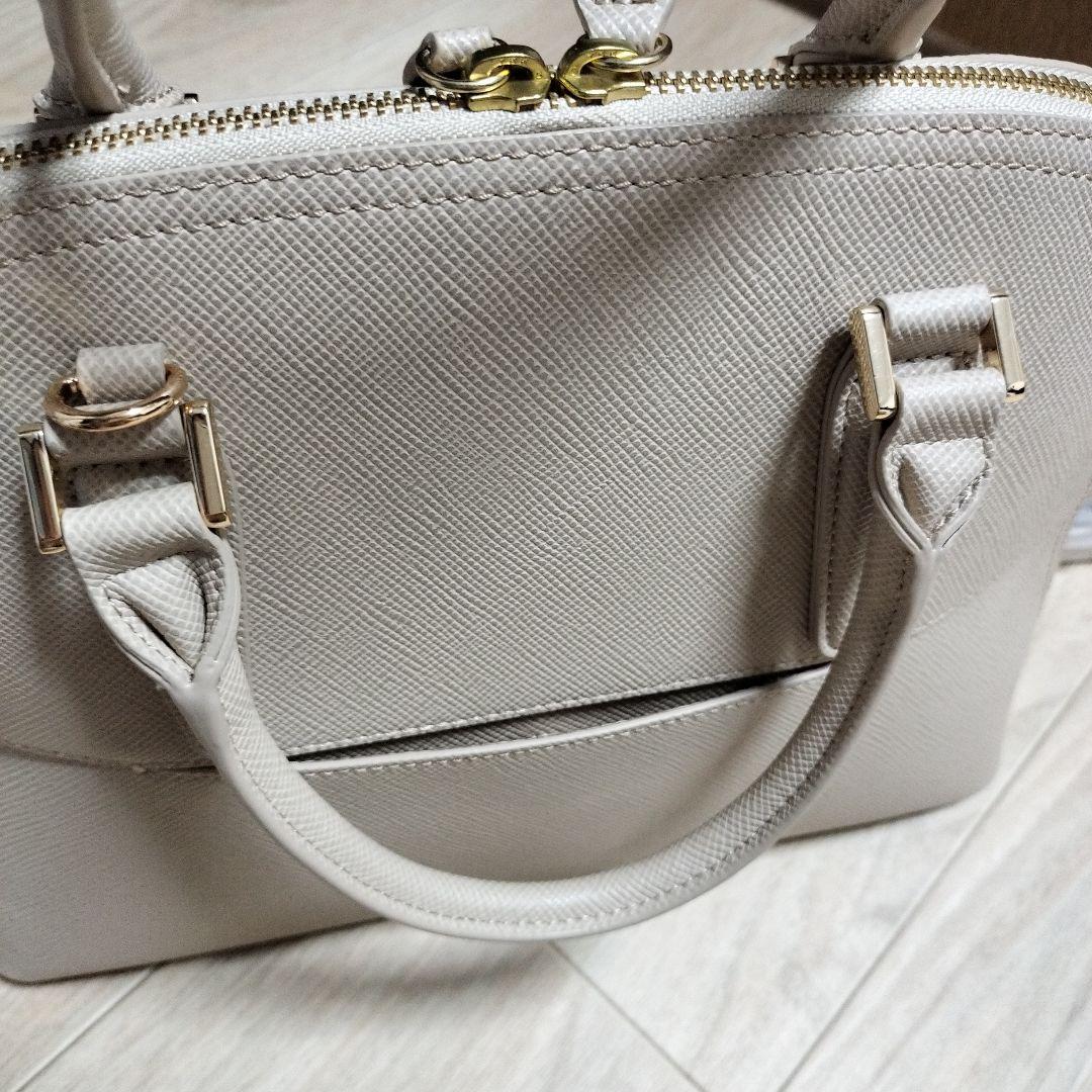 ベージュ　ハンドバッグ　トートバッグ　23区　フォーマルバッグ　ブガッティ型