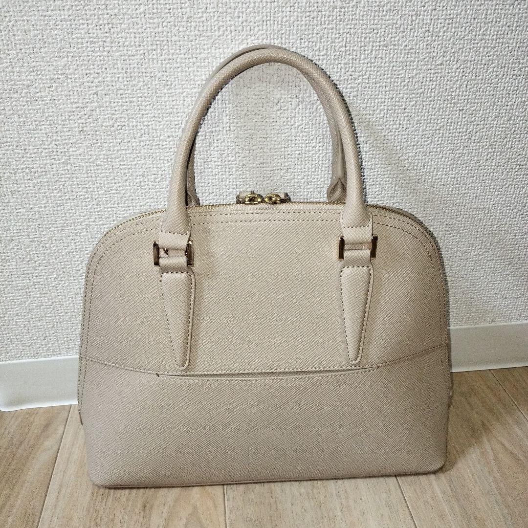 ベージュ　ハンドバッグ　トートバッグ　23区　フォーマルバッグ　ブガッティ型