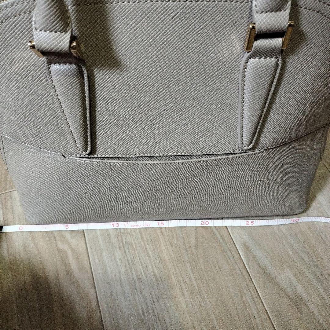 ベージュ　ハンドバッグ　トートバッグ　23区　フォーマルバッグ　ブガッティ型